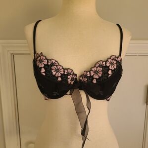 Victoria's Secret Rare Vintage Y2K Bra Size 36B Embroidered Mesh Front Close Bow